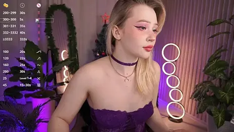 LauraWifeness webcam model stream image