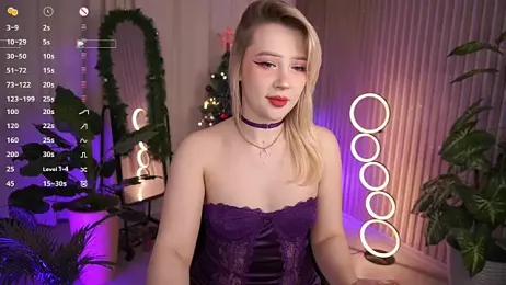 LauraWifeness webcam model stream image