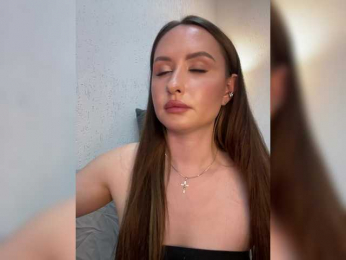 PLEELUS webcam model stream image