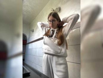 Luxxu webcam model stream image