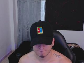 Ahiezer webcam model stream image