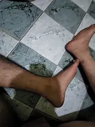 WelloffUpthrow webcam model stream image