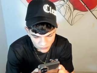 andyloverhuge webcam model stream image