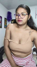 Chalohottt webcam model stream image
