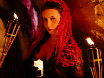 Aliesie webcam model stream image