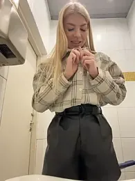 NewLale webcam model stream image