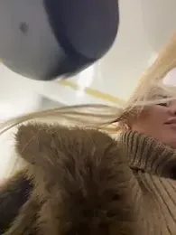 NewLale webcam model stream image