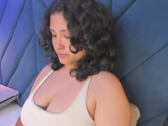 ivy_and_molly webcam model stream image