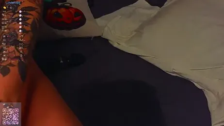 Hollara_Bangg webcam model stream image