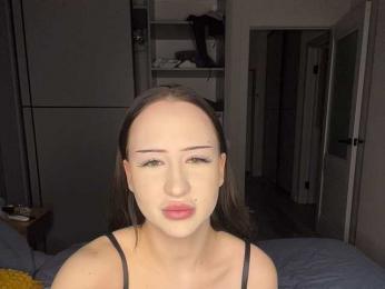 KiraKont webcam model stream image
