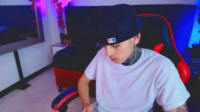 AdamsWalkerr_ webcam cam4 model stream image