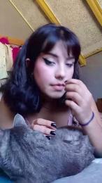 C1nn6m0n webcam model stream image