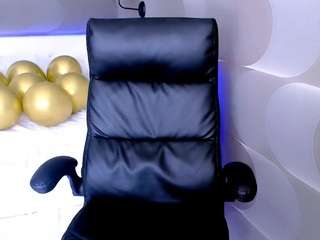 tori-s webcam model stream image