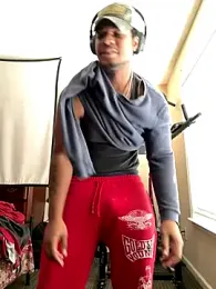 KeYBuMp323 webcam model stream image