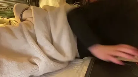 18yoteenvirgin webcam model stream image