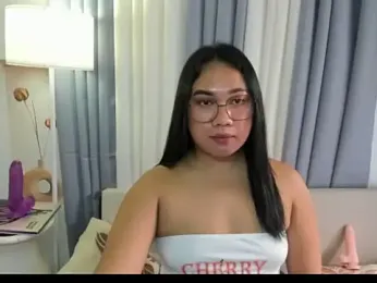 TsUncutKaren webcam model stream image