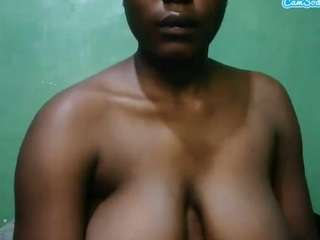 queen-maira webcam model stream image