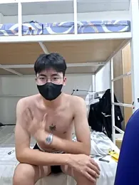 Gwencloudy webcam model stream image