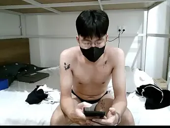 Gwencloudy webcam stripchat model stream image