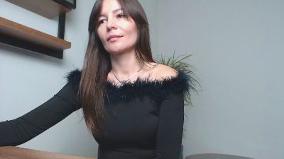 Verinikk_kiss webcam model stream image