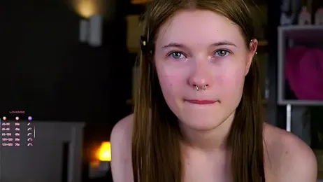 LynHillaire webcam model stream image