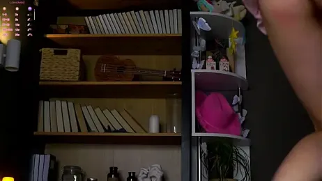 LynHillaire webcam model stream image