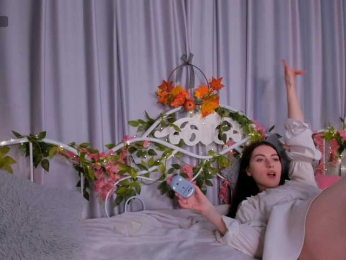 Alice-Smile webcam model stream image