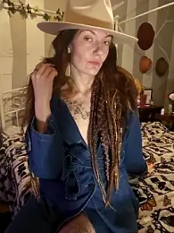 YourFavCanadianMILF webcam model stream image