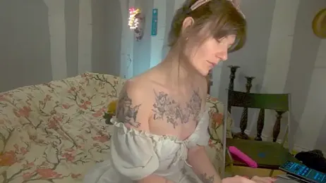 YourFavCanadianMILF webcam model stream image