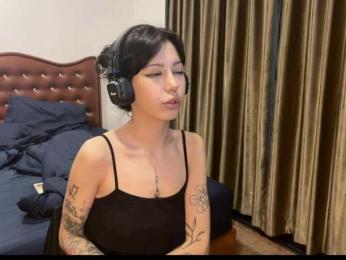wavy_nights webcam model stream image