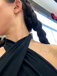 Yesmoree webcam model stream image