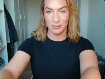 megancox_official webcam model stream image