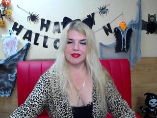 Julya Barbi webcam model stream image