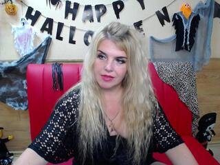 Julya Barbi webcam model stream image