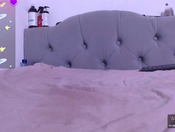 Red-moonn webcam model stream image