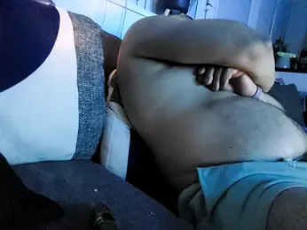 CloudyMuscleBeefy webcam model stream image