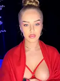 AubrieleRouj1 webcam model stream image