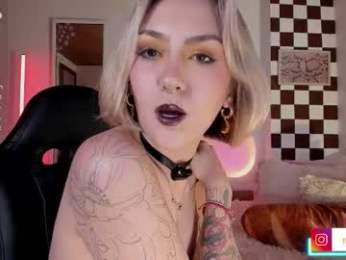 maeeve_ webcam model stream image