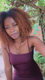 KynaFrenchy webcam model stream image