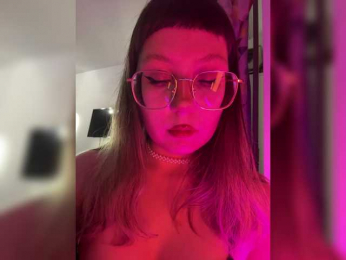 henby_streams webcam model stream image