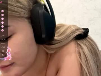 cherry_in_dreams webcam model stream image