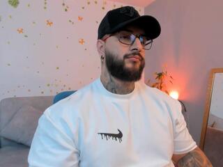 Max Dic webcam model stream image