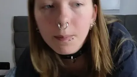 LauraLowe webcam stripchat model stream image