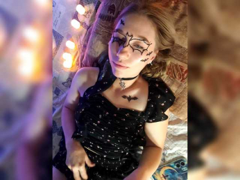 kiskaWEDNESDAY webcam model stream image