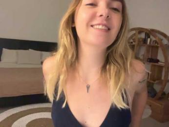 RoxyHorny webcam model stream image