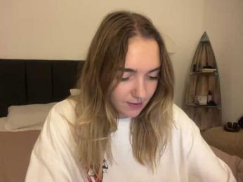 RoxyHorny webcam model stream image