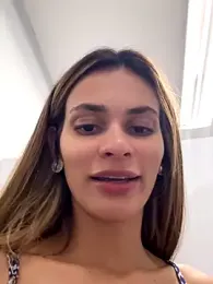 cuteluci_ webcam model stream image