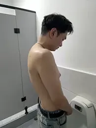 qqq-002 webcam stripchat model stream image