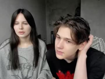 yourher0in webcam model stream image