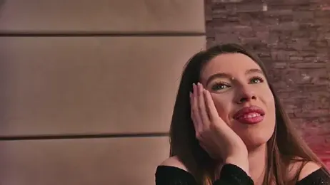 LunaWills_ webcam model stream image